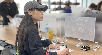 私たちは、オークション領域を専門に事業を行っています。